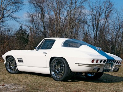1967_resto_mod_corvette_side